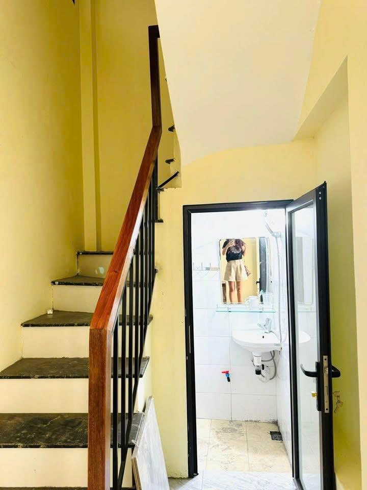 Cho thuê nhà Minh Khai ngõ 435, 45m2 3.5 tầng, 3 ngủ, 3 WC, 13 Triệu VP, ở 6 người - Ảnh 3